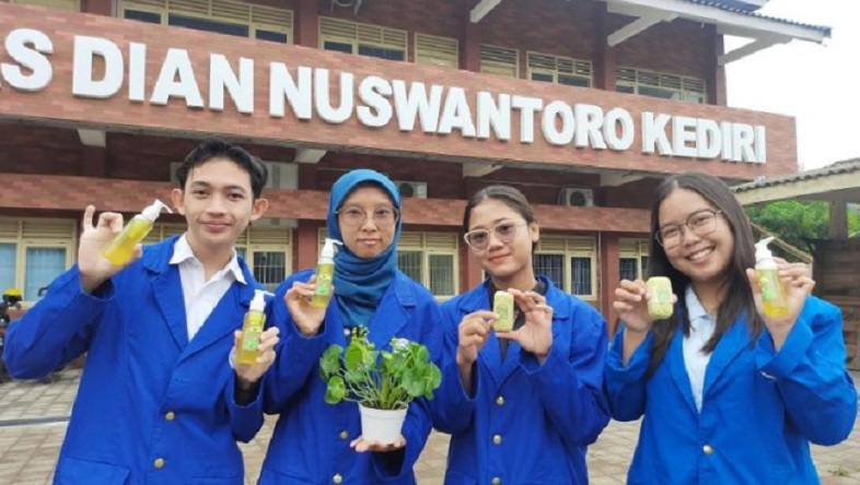 Inspiratif, Mahasiswa Udinus Kediri Ciptakan Sabun Organik dari Tanaman Pegagan
