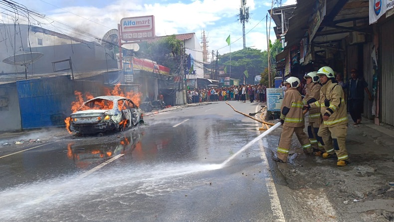 Mobil Bawa Tabung Gas Meledak dan Terbakar di Cakung, Pengemudi Kabur