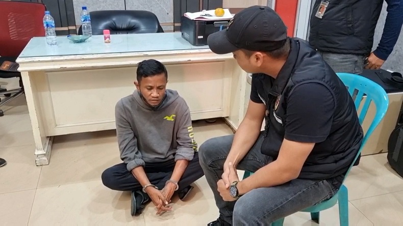 Memelas saat Ditangkap, Ini Tampang Pembakar Mantan Istri dan Kekasihnya di Penjaringan