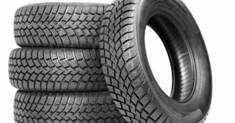 Ban Kempes di Jalan, Pasang Dongkrak Dulu atau Lepas Roda?