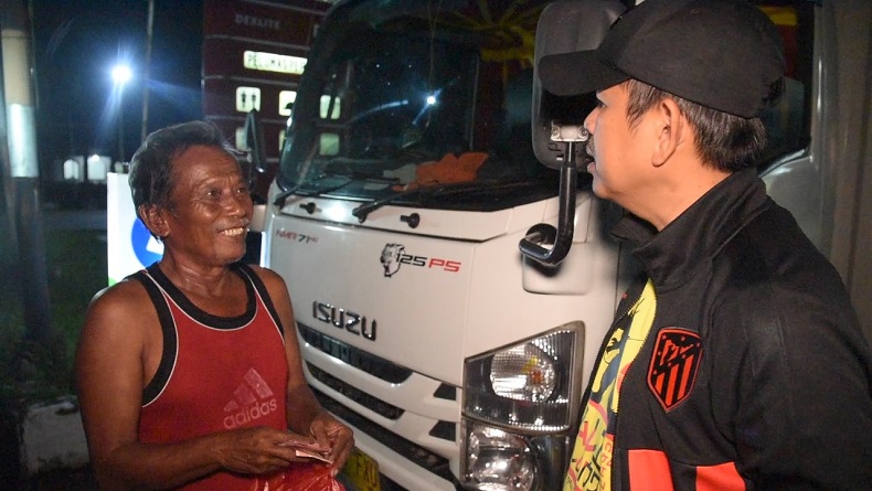 Dedi Mulyadi Salut Sopir Truk Jujur asal Karawang Kembalikan Uang Jutaan dalam Keresek