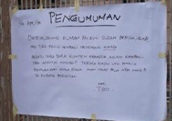 Tiko Pasang Poster Minta Maaf di Pintu Pagar Rumah, Minta Warga Tak Sembarangan Masuk