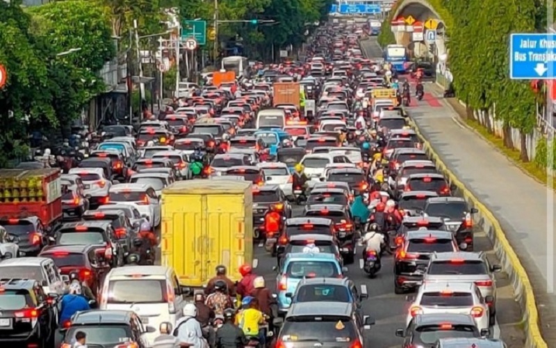 Hari Pertama Masuk Sekolah, Sejumlah Jalan di Jakarta Macet