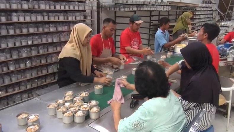 Perajin Kue Keranjang di Tegal Kebanjiran Pesanan Jelang Imlek