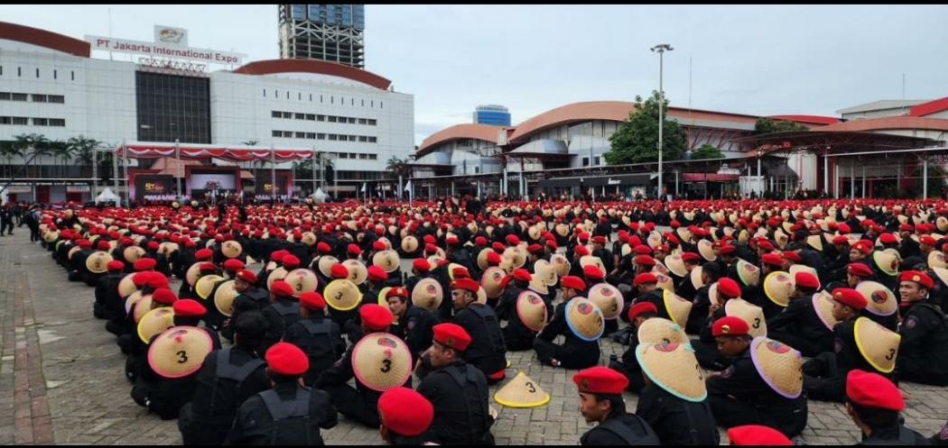 Berpakaian Serba Merah, Ribuan Kader PDIP dan Cakra Buana Padati JI Expo Kemayoran