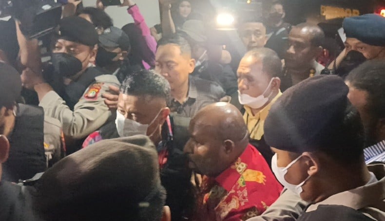 Penampakan Lukas Enembe Jalani Pemeriksaan Kesehatan di RSPAD Gatot Soebroto