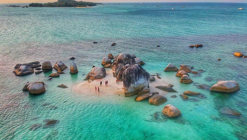 7 Surga Tersembunyi di Belitung, Nomor 3 Pantainya Laskar Pelangi