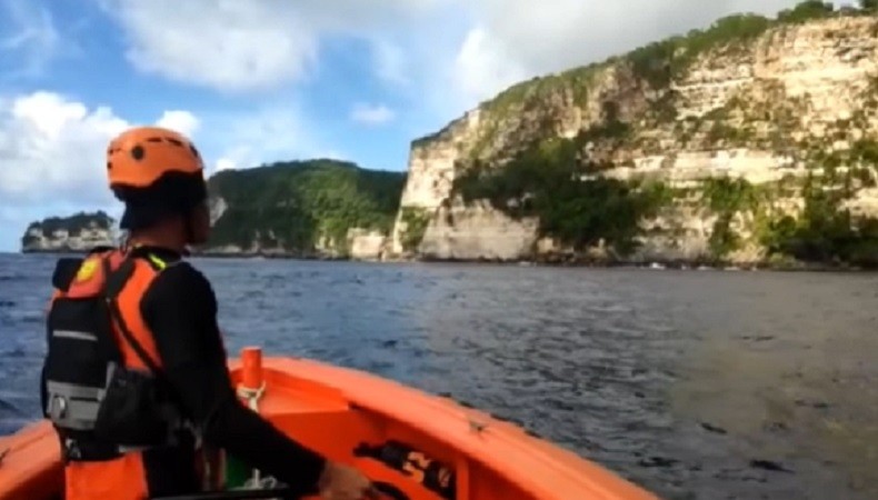 2 Bule Terseret Ombak Diamond Beach Belum Ditemukan, Pencarian Diperpanjang