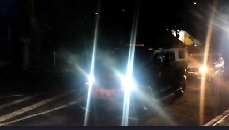 Lukas Enembe Tiba di Bandara Soetta, Dikawal Ketat Brimob Bersenjata Lengkap