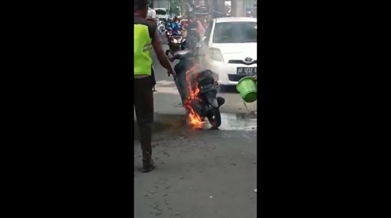 Motor Terbakar usai Isi Bensin Eceran di Mojokerto, Terdengar Ledakan