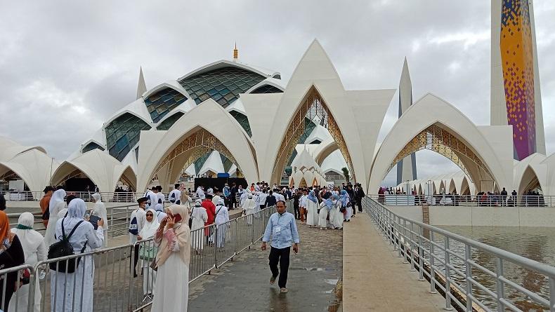 Masjid Al Jabbar Bandung Bakal Dikelilingi Pagar, PKL Dilarang Masuk