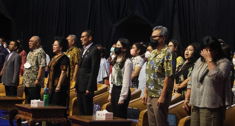 Perayaan Natal di Kemenparekraf, Sandiaga Uno Tersentuh dengan Pengalaman Spiritual Wamenparekraf Angela