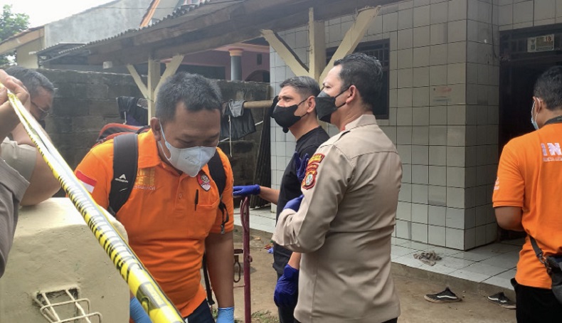 Heboh Sekeluarga di Bantargebang Ditemukan Tergeletak Tak Sadarkan Diri, Mulut Berbusa