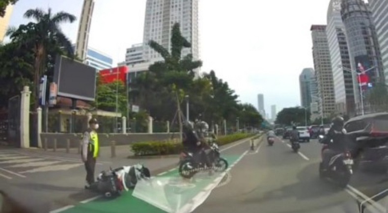 Viral Pria Bercelana Loreng Ngamuk usai Tabrak Pemotor Lain, Kapendam Jaya: Kami Dalami
