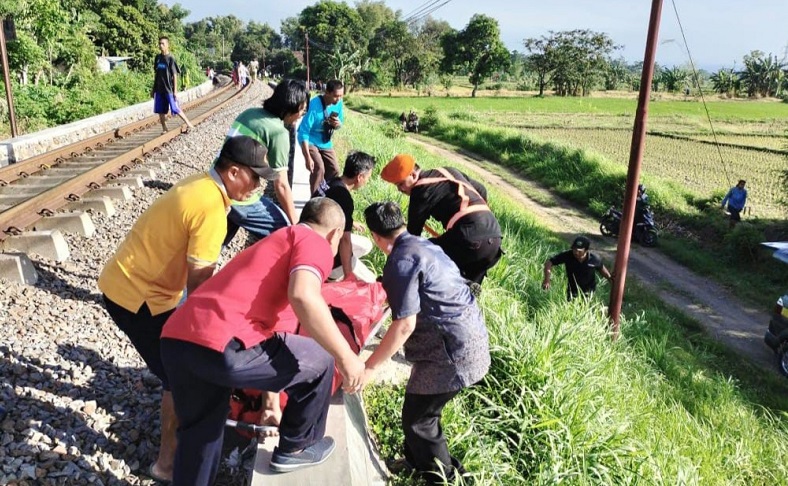 Siswi SMK di Pasuruan Tewas Tertabrak Kereta Api, Diduga Bunuh Diri