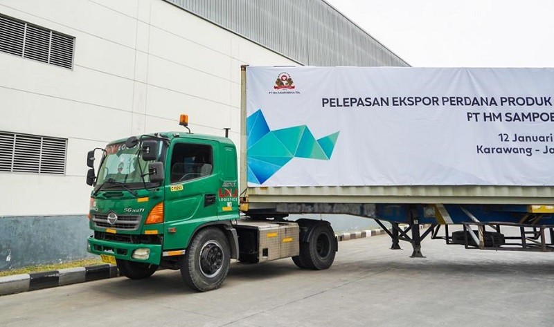 Menko Airlangga Lepas Ekspor Perdana Produk Tembakau Bebas Asap ke Malaysia dan Filipina  