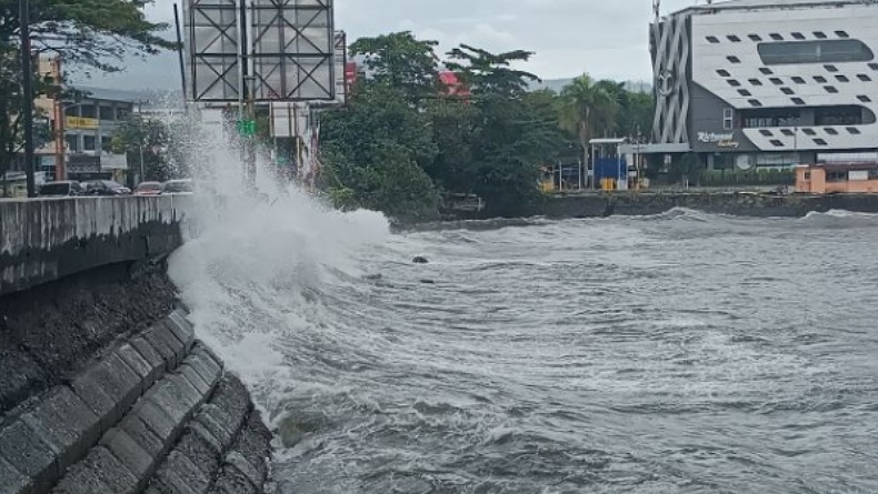 Gelombang Tinggi 4 Meter Terjadi di Perairan Kepulauan Talaud, Pengguna Transportasi Laut Waspada