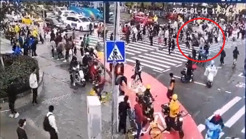 Mobil Tabrak Pejalan Kaki Tewaskan 5 Orang, Sopir Lempar Segenggam Uang lalu Kabur