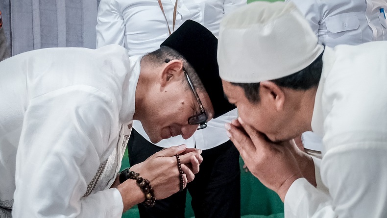 Sandiaga Silaturahmi ke Kiai Kholil As'ad di Situbondo, Dipesani Luruskan Niat Ibadah dan Jangan Terpecah Belah