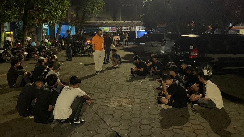 Polisi Tangkap Puluhan Anggota Kelompok Bermotor Pesta Miras di Sidolig Bandung