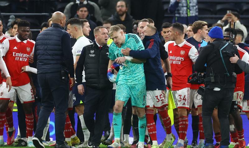 Kiper Arsenal Aaron Ramsdale Angkat Bicara usai Ditendang Fans Tottenham: Memalukan!