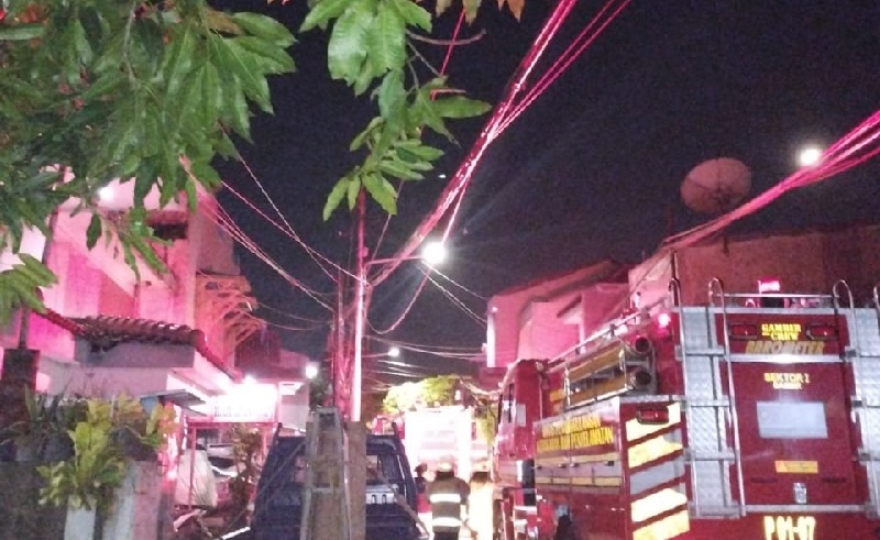 2 Kebakaran Terjadi di Jakarta Senin Dini Hari, Api Hanguskan Pabrik Kerupuk dan Rumah Tinggal
