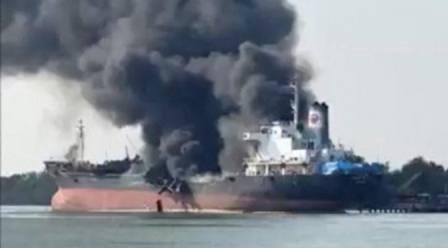 Kapal Tanker Meledak di Thailand! 8 Orang Hilang, Dentumannya Bikin Kaca Rumah-Rumah Pecah