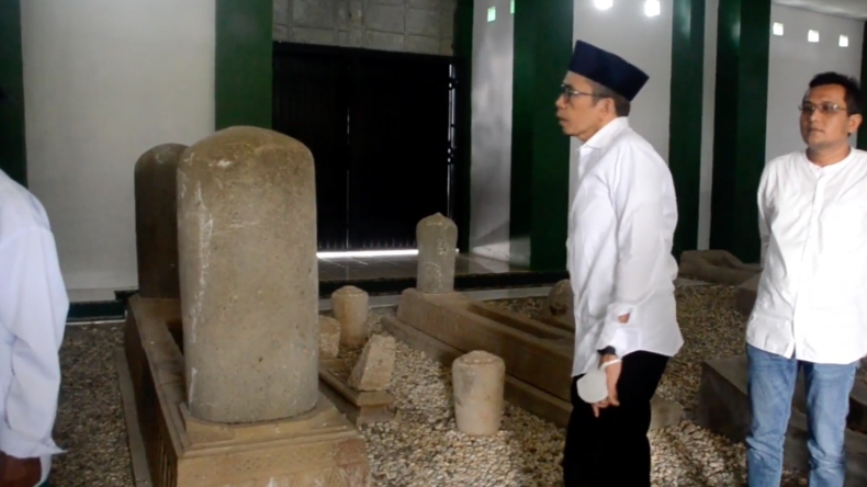 Usai Konsolidasi Pengurus Perindo Aceh, TGB Zainul Majdi Ziarah ke Makam Ulama Besar Syiah Kuala