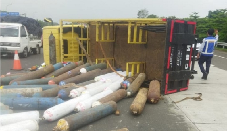 Truk Terguling di Tol Jagorawi, 1 Bocah Luka Berat