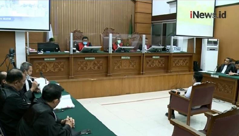 Tangis Histeris Pendukung usai Bharada E Dituntut 12 Tahun Penjara: Sabar ya Chad