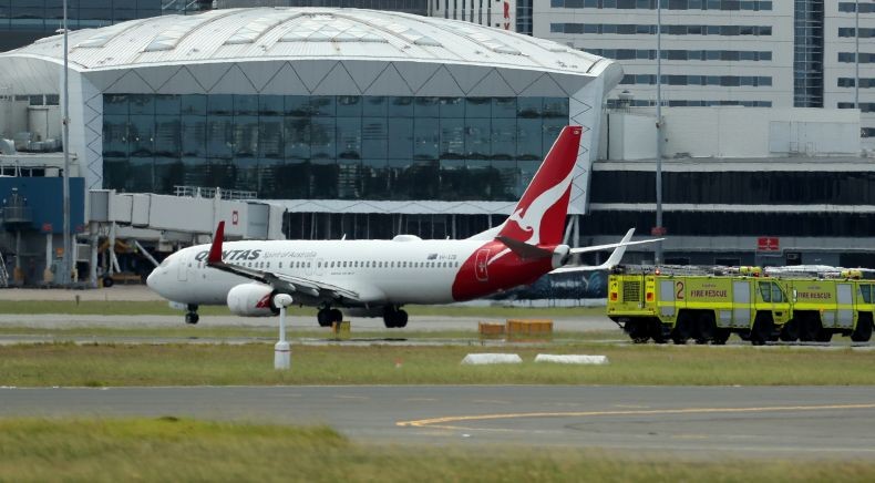 Pesawat Qantas Tujuan Sydney Kirim Sinyal Mayday, Mesin Meledak di Udara