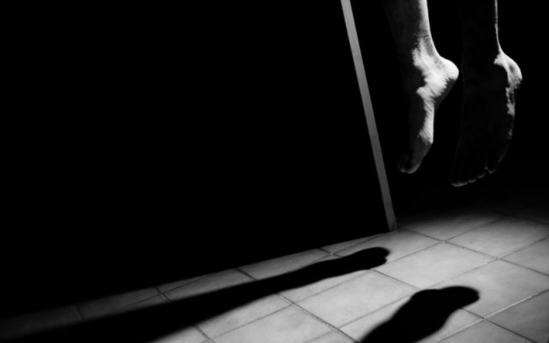 5 Berita Populer: Mayat Menggantung di JPO Cibeureum hingga Tina Toon Kehilangan Cincin Kawin