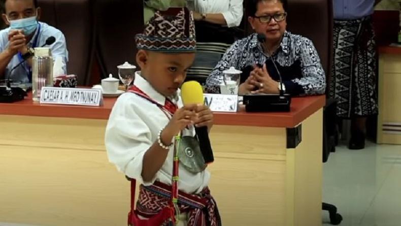 Viral Bocah Jenius dari Daerah Tertinggal di NTT, Juara I Kompetisi Matematika Dunia
