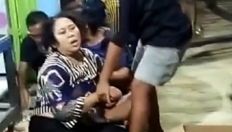 Aksi Heroik Emak-Emak Bekasi Gagalkan Begal, Tendang dan Lempar Kardus