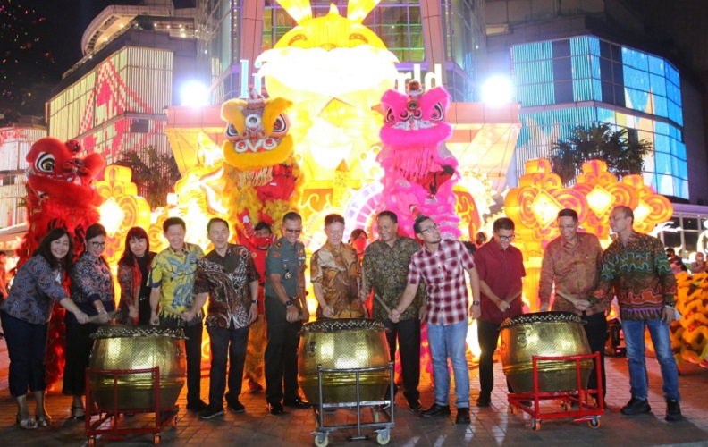 Living World Hadirkan Deretan Lampion Terbesar se-Indonesia