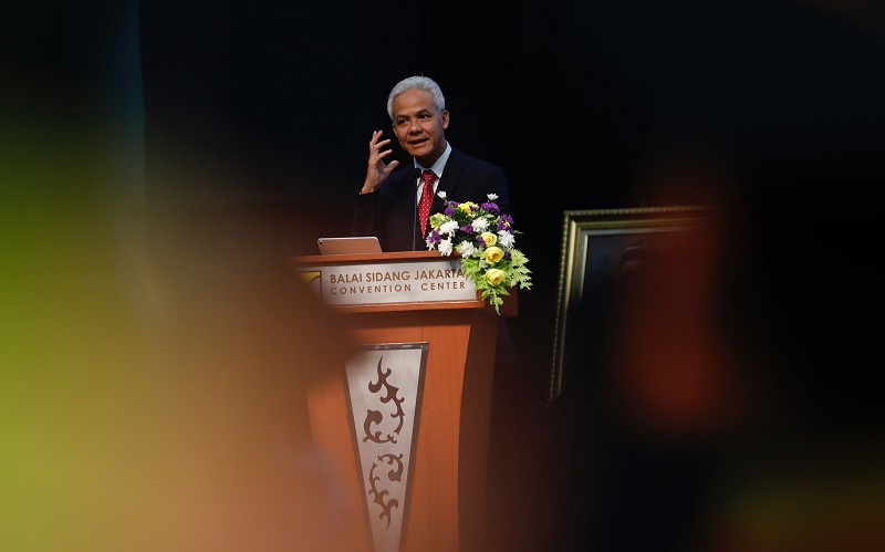 Ganjar Minta Wisudawan Universitas Moestopo Tak Gentar Hadapi Krisis Global