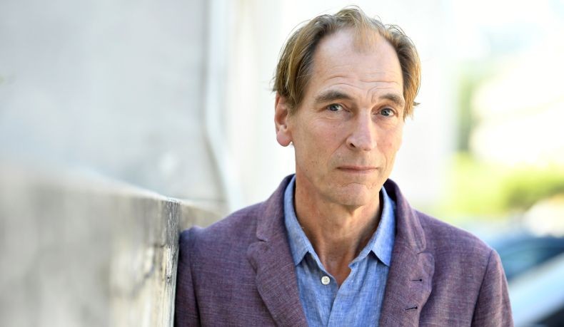 Aktor Inggris Julian Sands Hilang saat Mendaki Gunung 