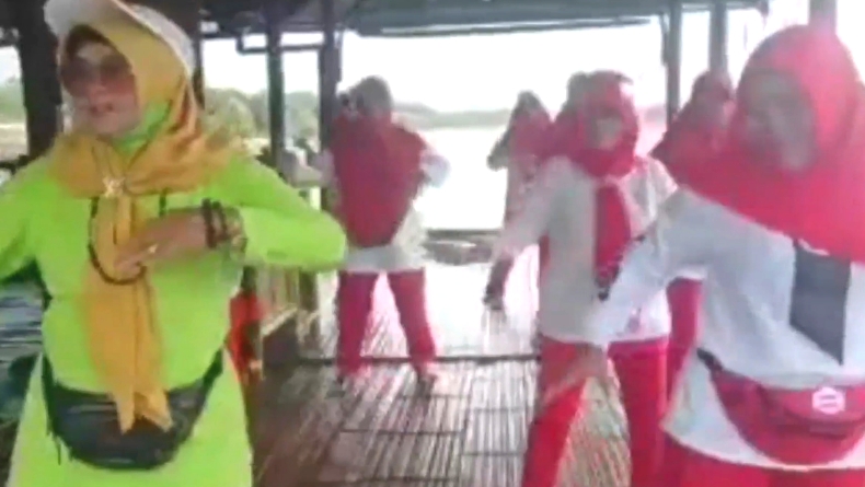 Viral Emak-emak Senam dalam Masjid di Pacitan, Dihujat Warga Berujung Minta Maaf