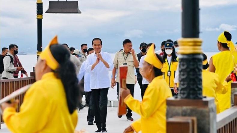 Momen Jokowi Disambut Lagu Kota Manado yang Kucintai saat Kunjungi Bunaken