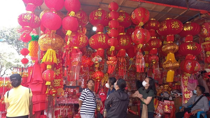 Kawasan Glodok Dipadati Masyarakat yang Ingin Belanja Jelang Tahun Baru Imlek