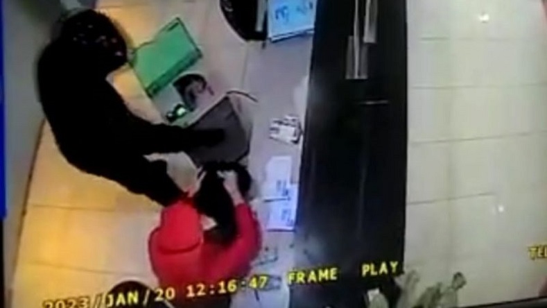 Kawanan Perampok Bersajam Satroni Bank di Lumajang, Duit Rp180 Juta Raib