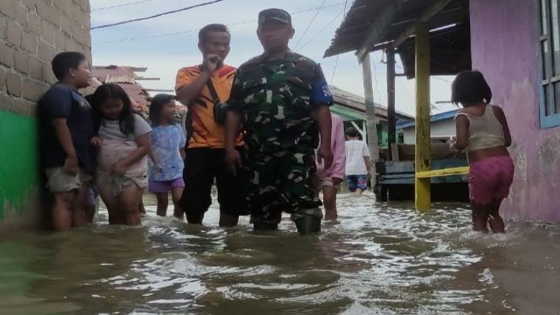 Banjir Rob Terjang Permukiman Warga Muntok Bangka Barat, Air Selutut Orang Dewasa 