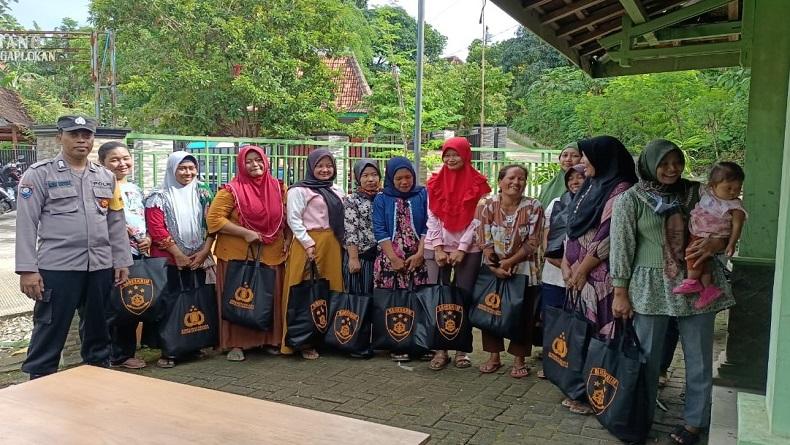 Warga Blora Semringah Dapat Bansos Sembako dari Kabareskrim Polri