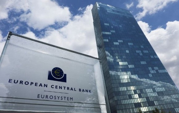 ECB Bakal Kerek Suku Bunga 50 Bps di Februari dan Maret 2023