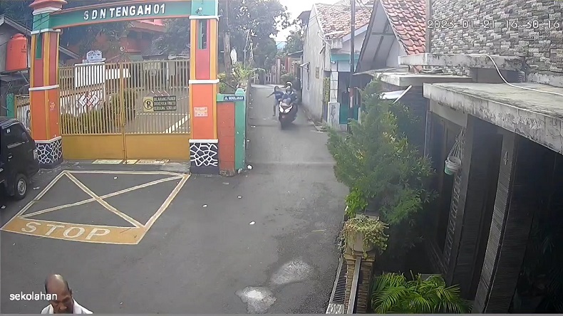 Viral, Penjambret Nekat Rampas HP Warga di Kramatjati saat Siang Bolong