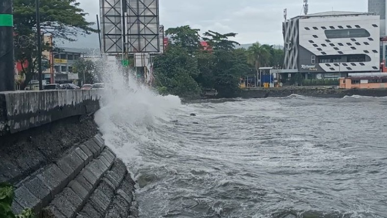 BMKG Perkirakan Gelombang 4 Meter Terjadi di Perairan Sulut