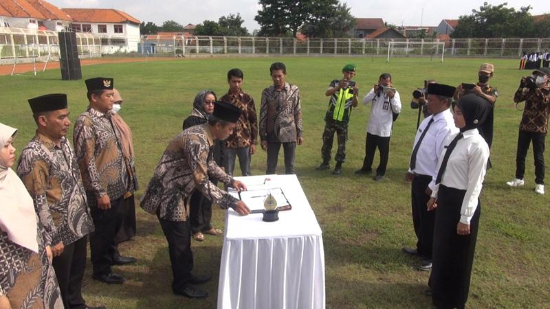 KPU Brebes Lantik 891 Anggota PPS di Stadion Karang Birahi