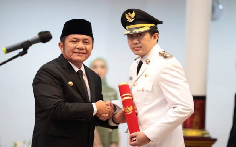 Dilantik Jadi Wabup, Usmarwi Kaffah Juga Terima SK Plt Bupati Muara Enim 