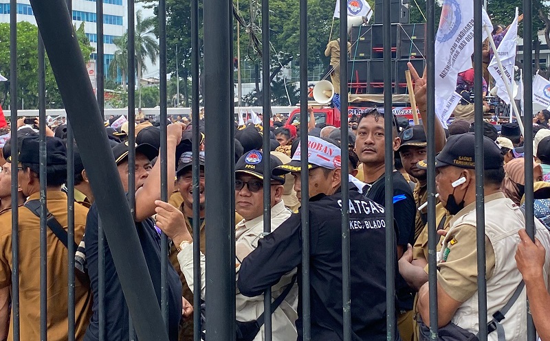 Polisi Kerahkan 1.713 Kawal Demo Perangkat Desa di DPR