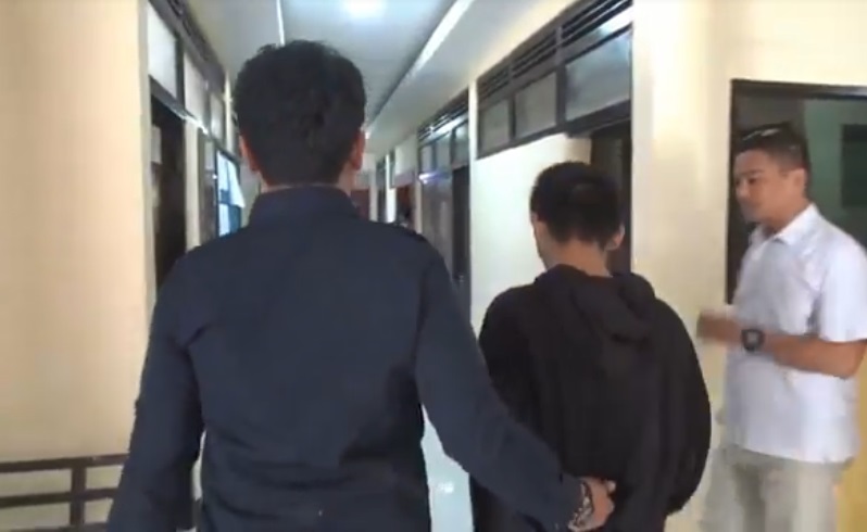 Tak Terima Ditegur Pakai Knalpot Bising, Pria Ini Serang Warga dengan Busur